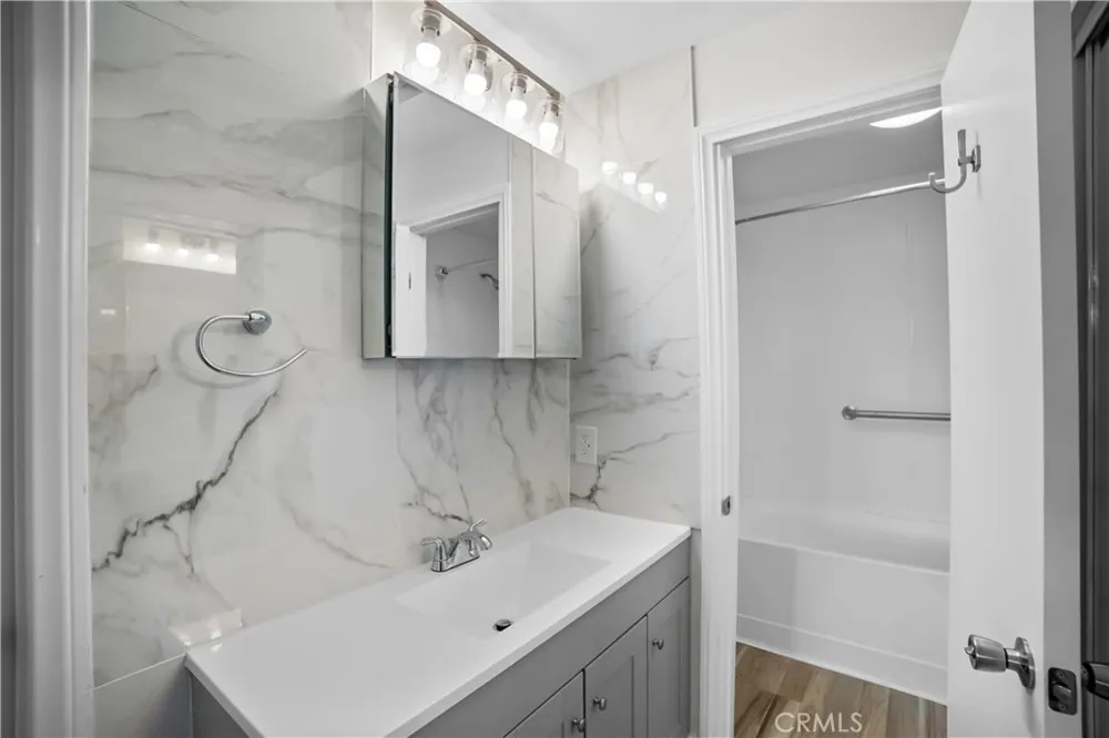 21801 Roscoe Boulevard #206 Canoga Park, CA 91304