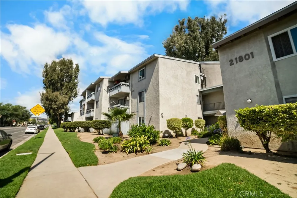 21801 Roscoe Boulevard #206 Canoga Park, CA 91304