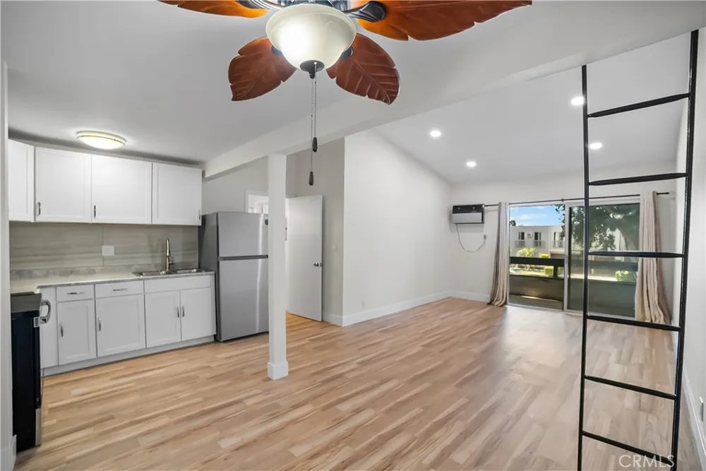 21801 Roscoe Boulevard #206 Canoga Park, CA 91304