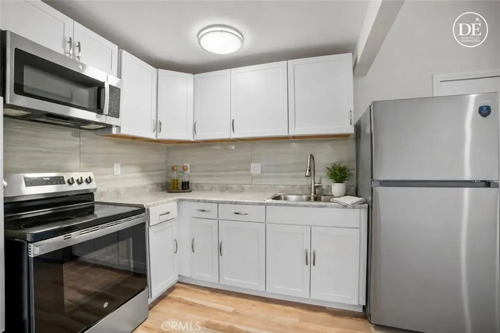 21801 Roscoe Boulevard #206 Canoga Park, CA 91304
