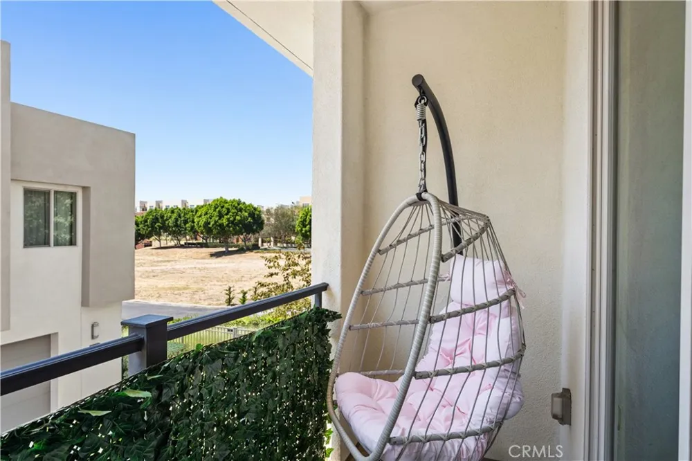19547 Cardigan Northridge, CA 91324