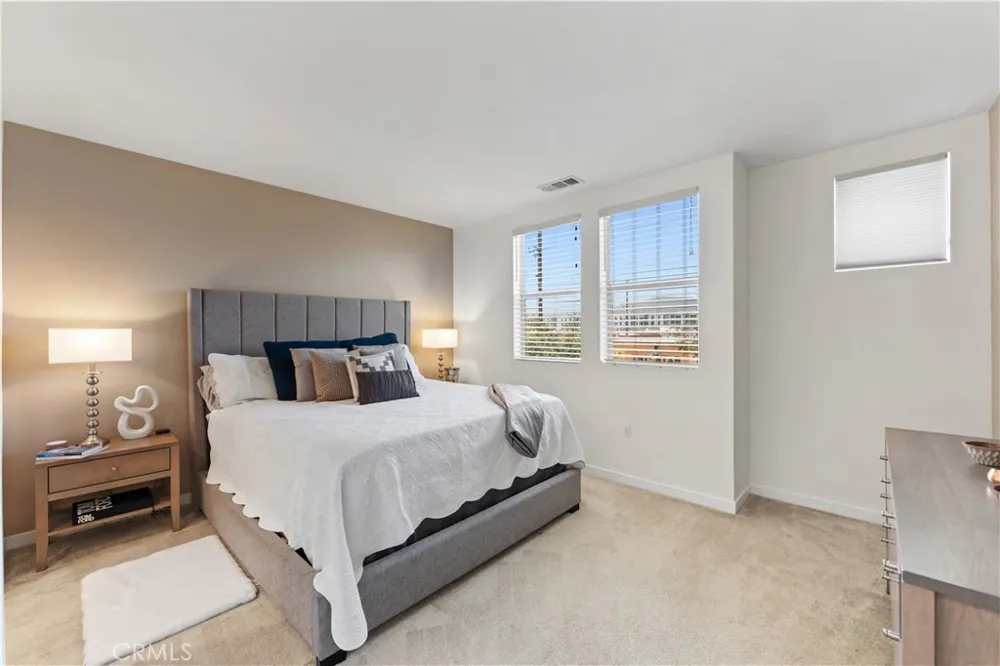 19547 Cardigan Northridge, CA 91324