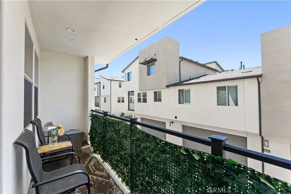 19547 Cardigan Northridge, CA 91324