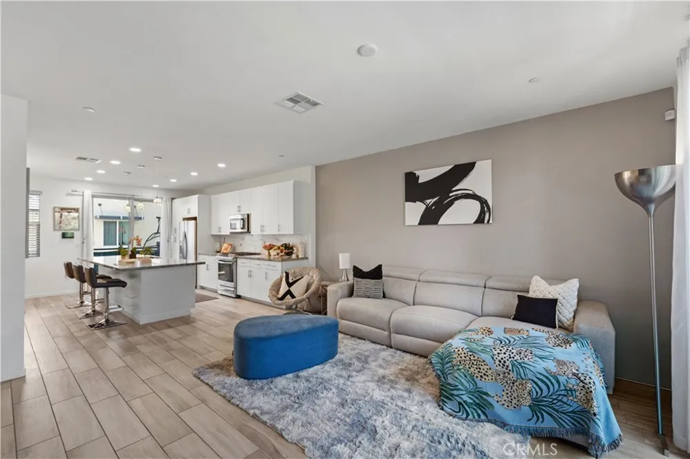 19547 Cardigan Northridge, CA 91324