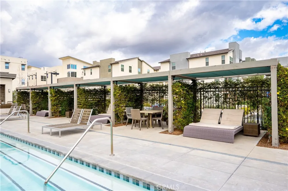 19547 Cardigan Northridge, CA 91324