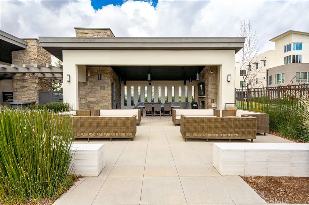 19547 Cardigan Northridge, CA 91324