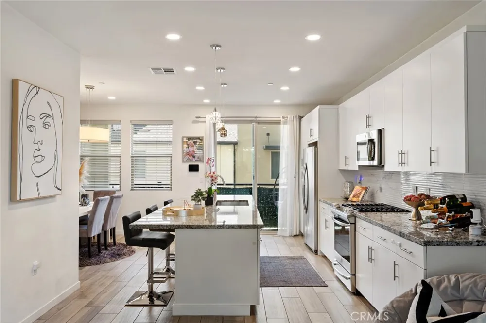 19547 Cardigan Northridge, CA 91324