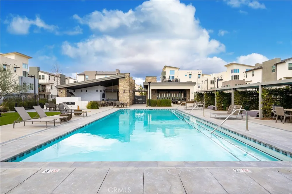 19547 Cardigan Northridge, CA 91324