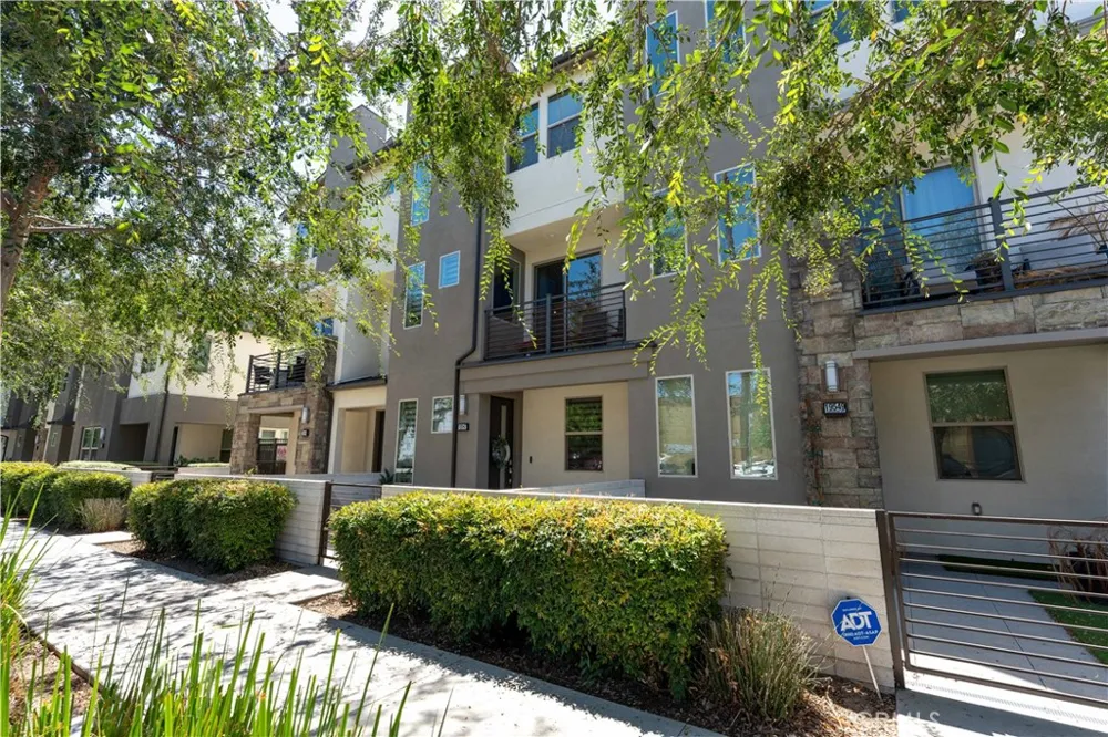 19547 Cardigan Northridge, CA 91324
