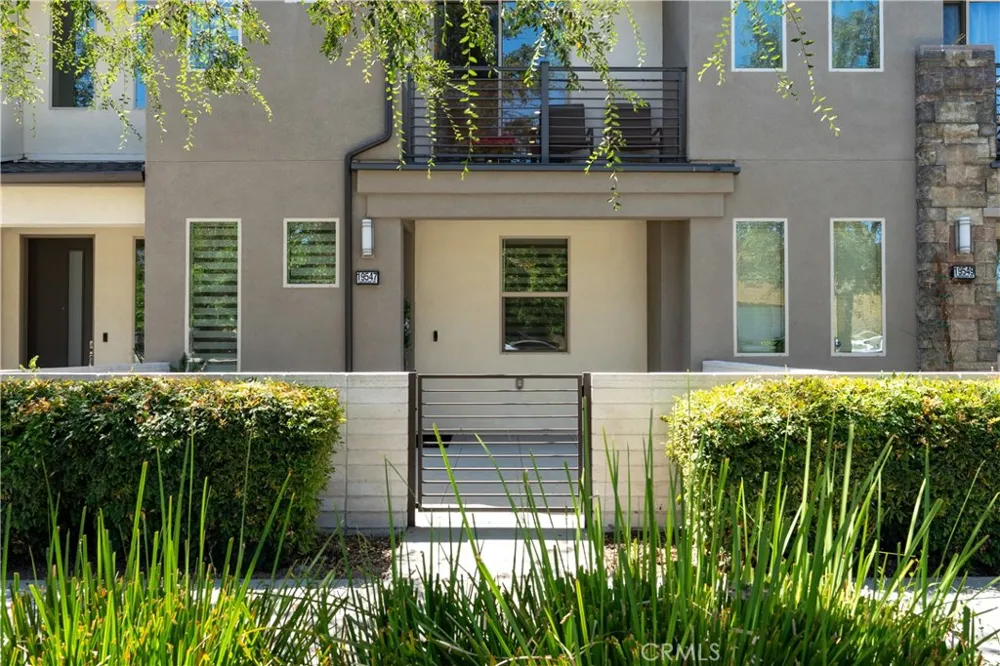 19547 Cardigan Northridge, CA 91324
