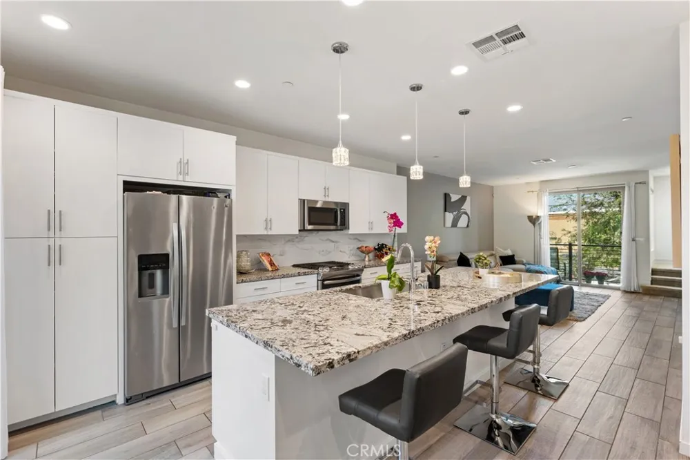 19547 Cardigan Northridge, CA 91324
