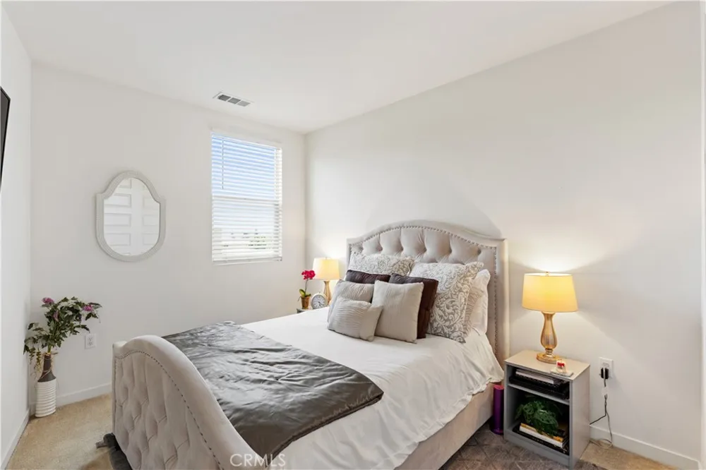 19547 Cardigan Northridge, CA 91324
