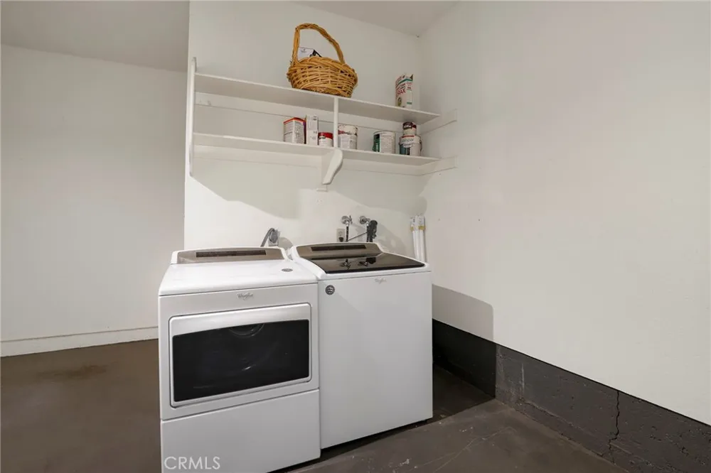 5799 Freebird Lane #102 Oak Park, CA 91377