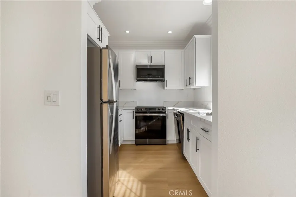 5799 Freebird Lane #102 Oak Park, CA 91377