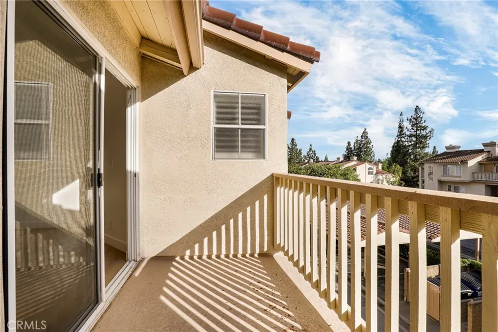 5799 Freebird Lane #102 Oak Park, CA 91377