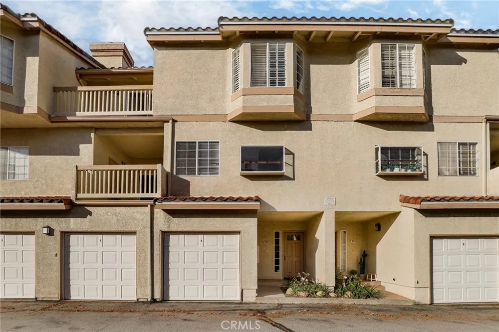 5799 Freebird Lane #102 Oak Park, CA 91377