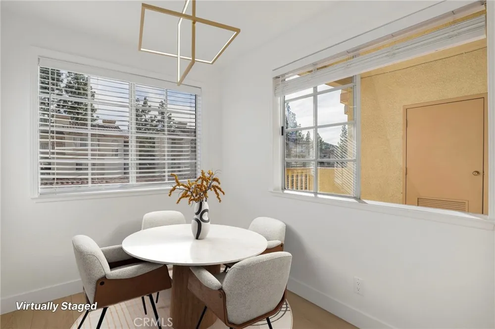 5799 Freebird Lane #102 Oak Park, CA 91377