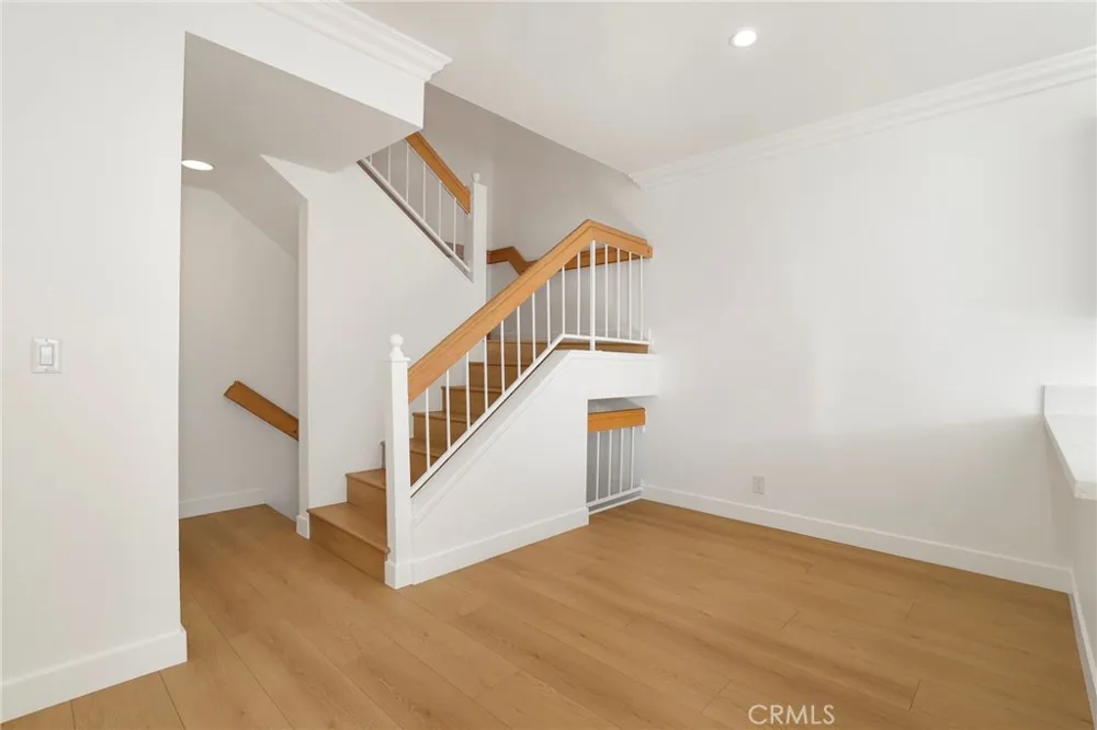 5799 Freebird Lane #102 Oak Park, CA 91377