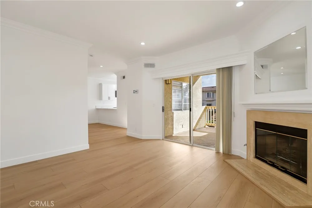 5799 Freebird Lane #102 Oak Park, CA 91377