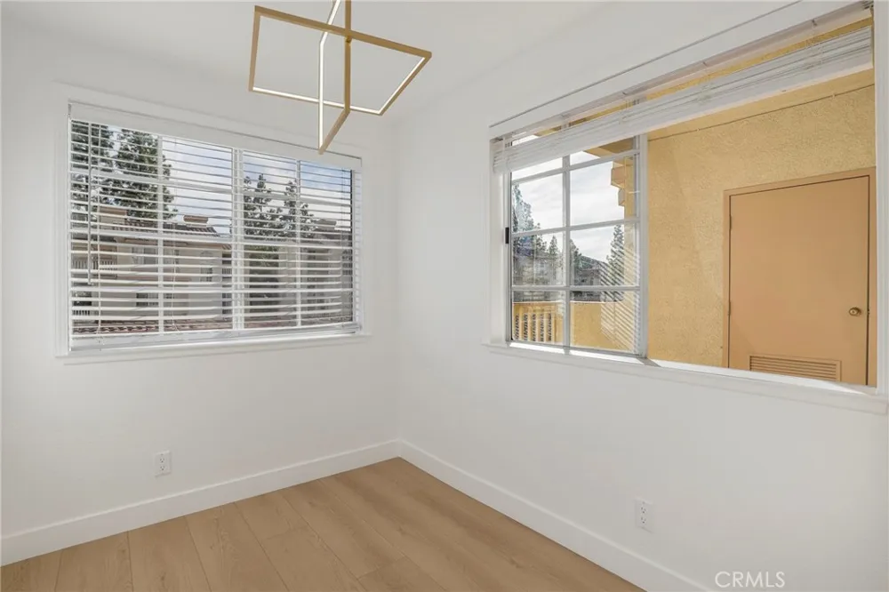 5799 Freebird Lane #102 Oak Park, CA 91377