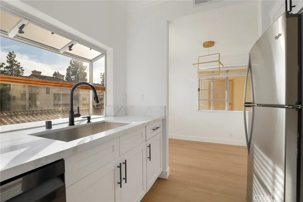 5799 Freebird Lane #102 Oak Park, CA 91377