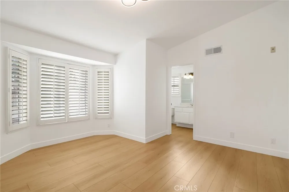 5799 Freebird Lane #102 Oak Park, CA 91377