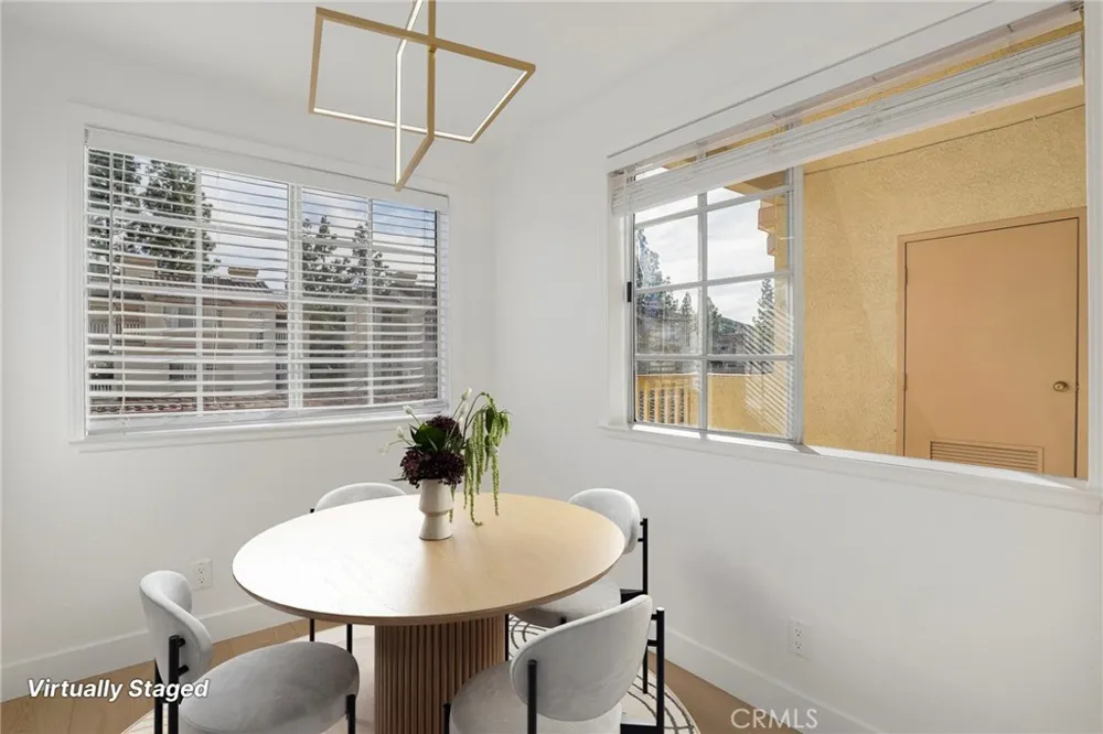 5799 Freebird Lane #102 Oak Park, CA 91377