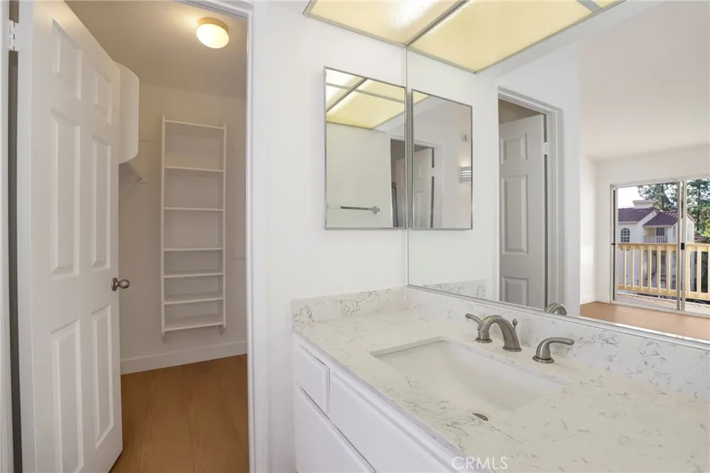 5799 Freebird Lane #102 Oak Park, CA 91377