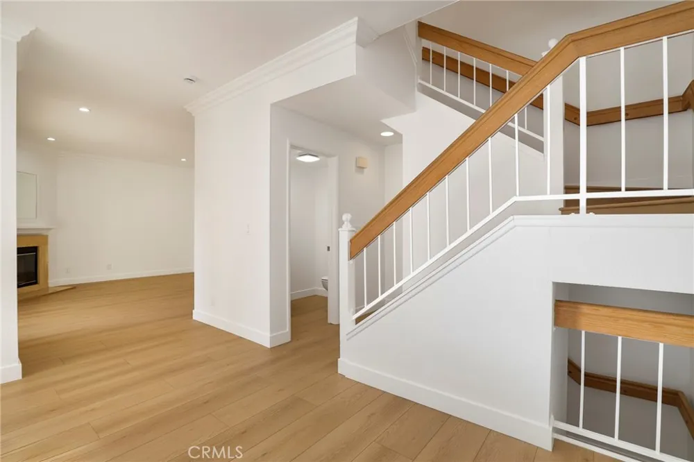 5799 Freebird Lane #102 Oak Park, CA 91377