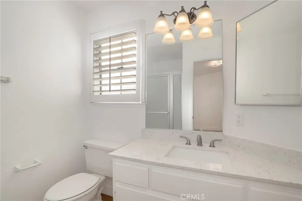 5799 Freebird Lane #102 Oak Park, CA 91377