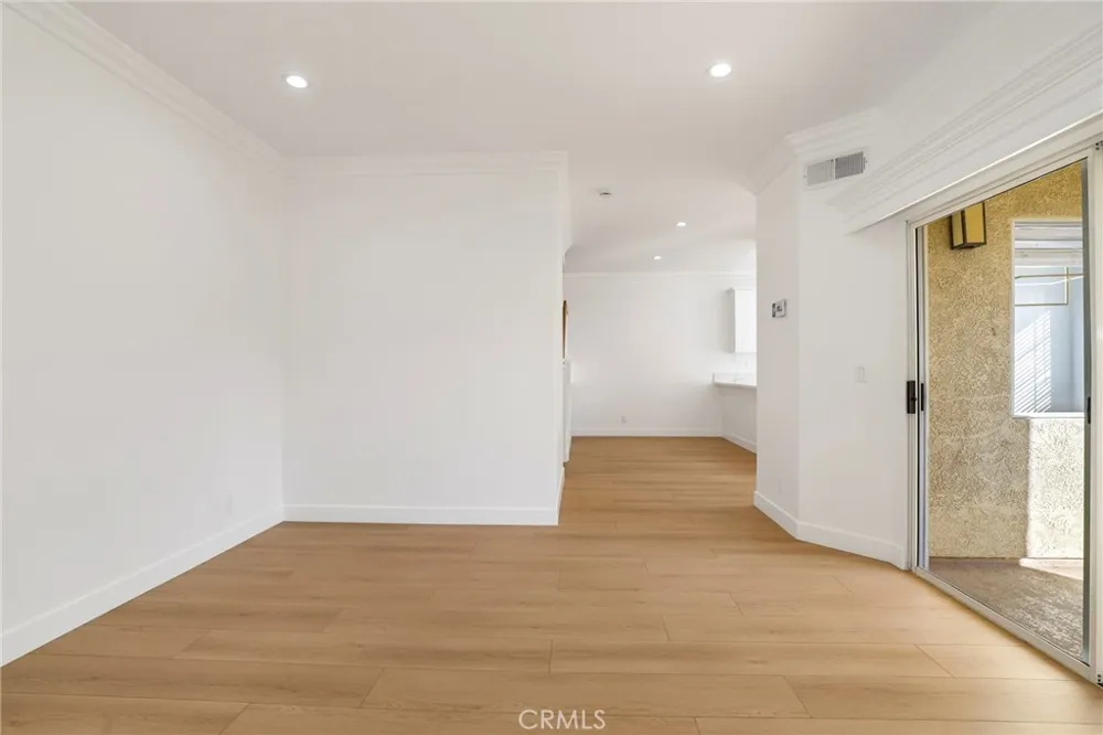 5799 Freebird Lane #102 Oak Park, CA 91377