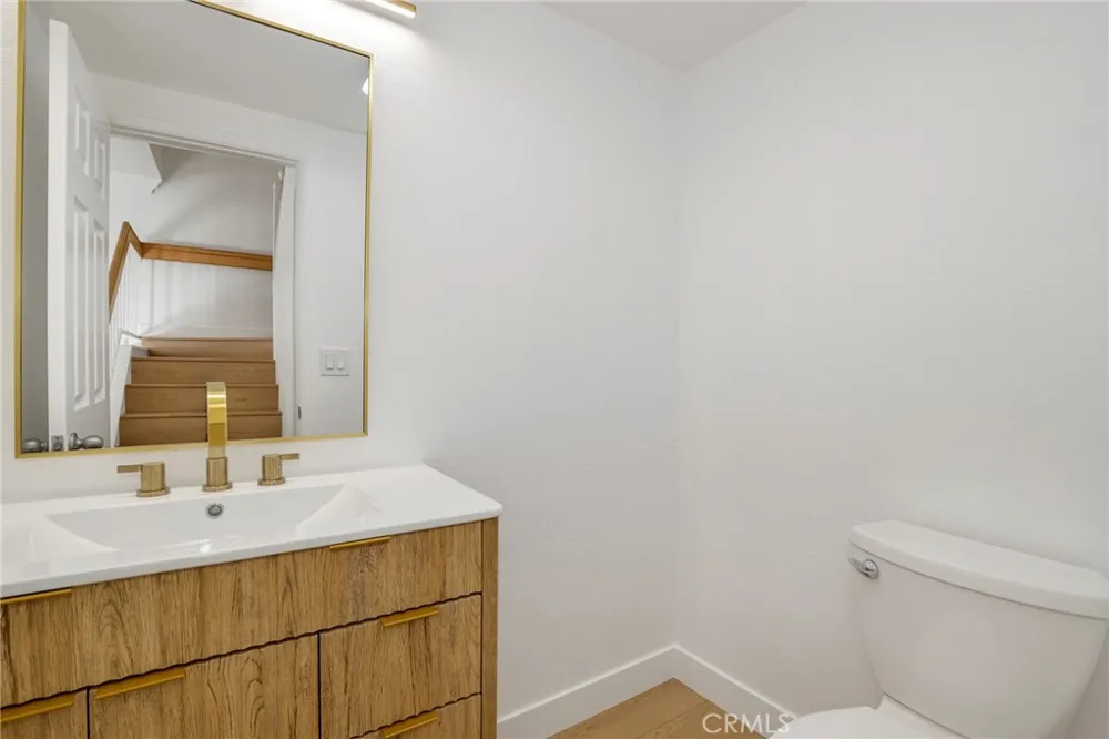 5799 Freebird Lane #102 Oak Park, CA 91377