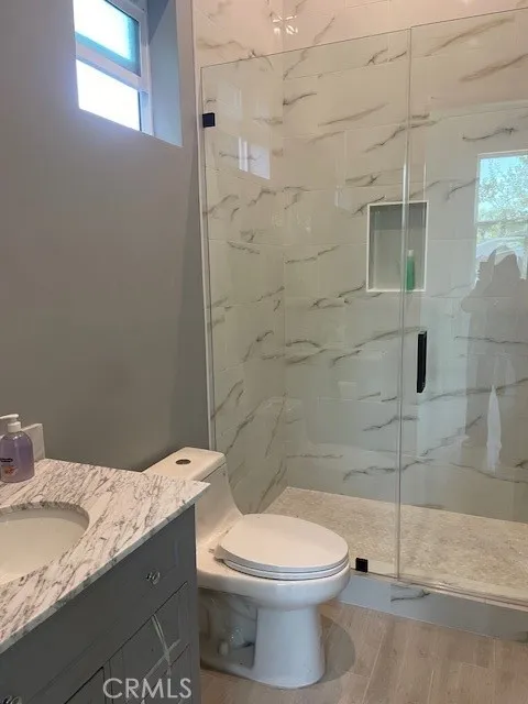 22520 Clarendon Woodland Hills, CA 91367