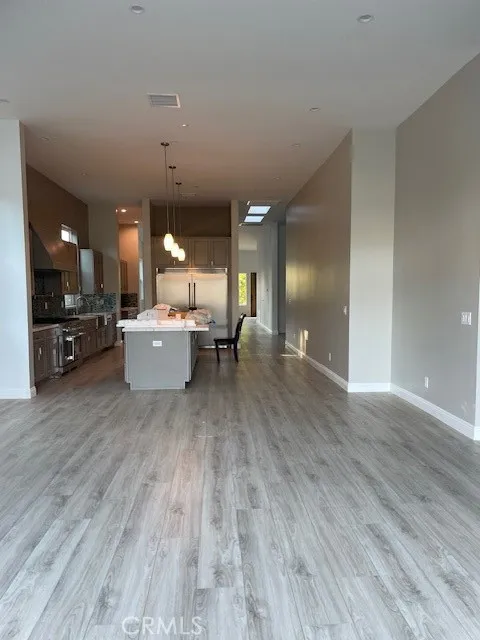 22520 Clarendon Woodland Hills, CA 91367
