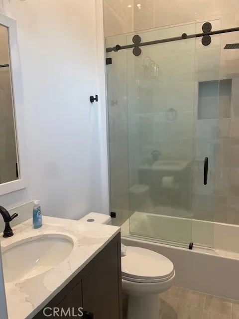 22520 Clarendon Woodland Hills, CA 91367