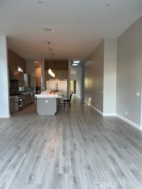 22520 Clarendon Woodland Hills, CA 91367