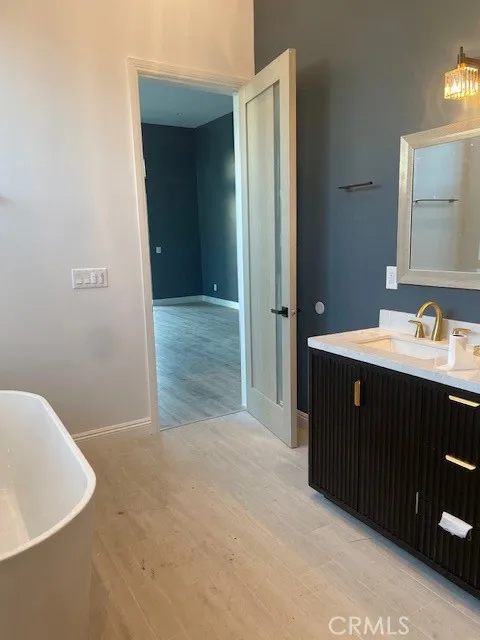 22520 Clarendon Woodland Hills, CA 91367