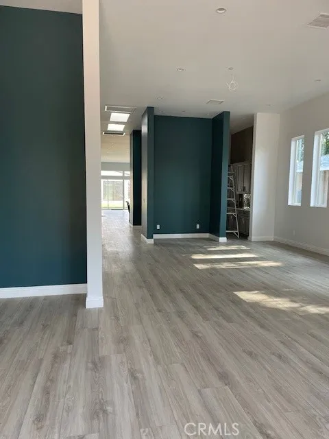 22520 Clarendon Woodland Hills, CA 91367