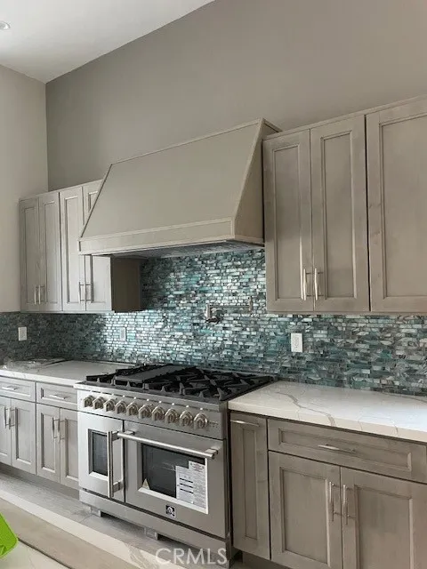 22520 Clarendon Woodland Hills, CA 91367