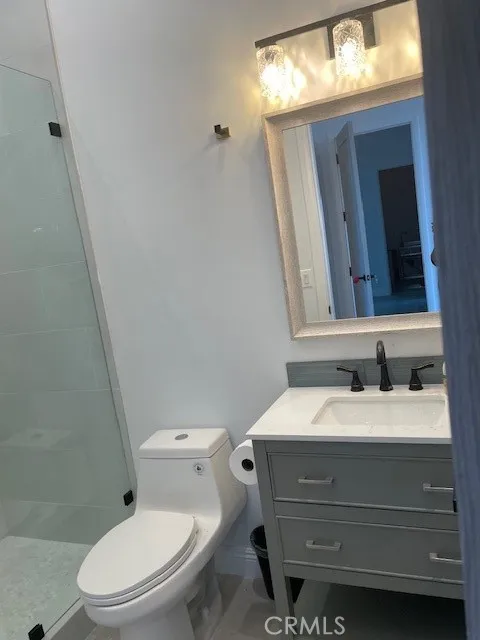 22520 Clarendon Woodland Hills, CA 91367