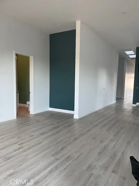 22520 Clarendon Woodland Hills, CA 91367
