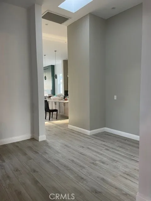 22520 Clarendon Woodland Hills, CA 91367