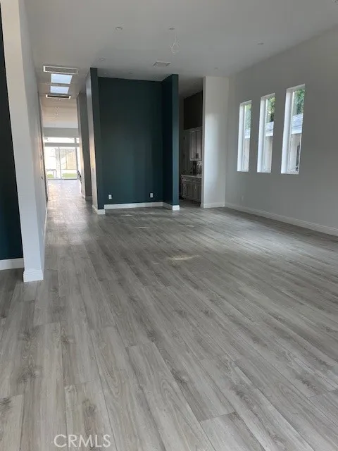 22520 Clarendon Woodland Hills, CA 91367