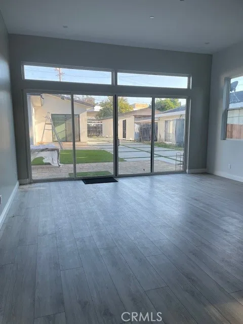 22520 Clarendon Woodland Hills, CA 91367