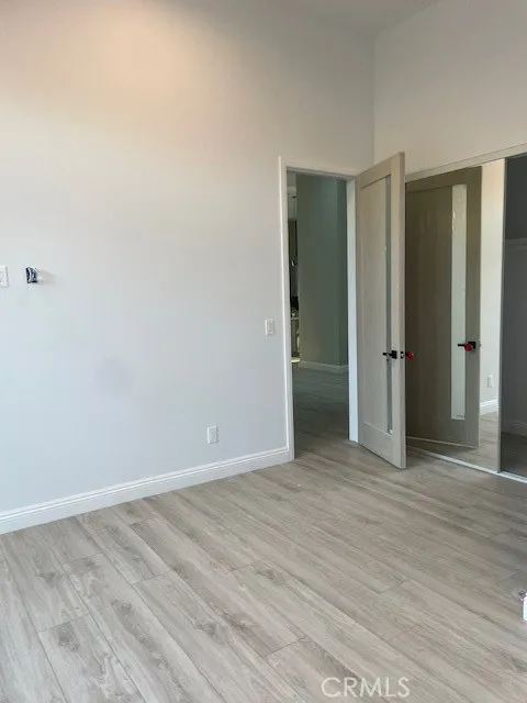22520 Clarendon Woodland Hills, CA 91367