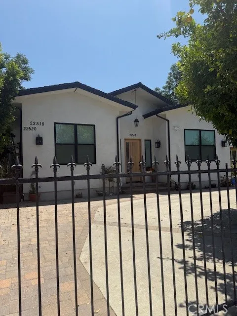 22520 Clarendon Woodland Hills, CA 91367