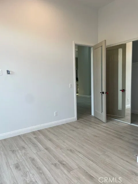 22520 Clarendon Woodland Hills, CA 91367