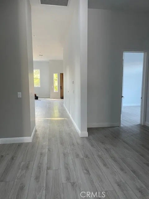 22520 Clarendon Woodland Hills, CA 91367