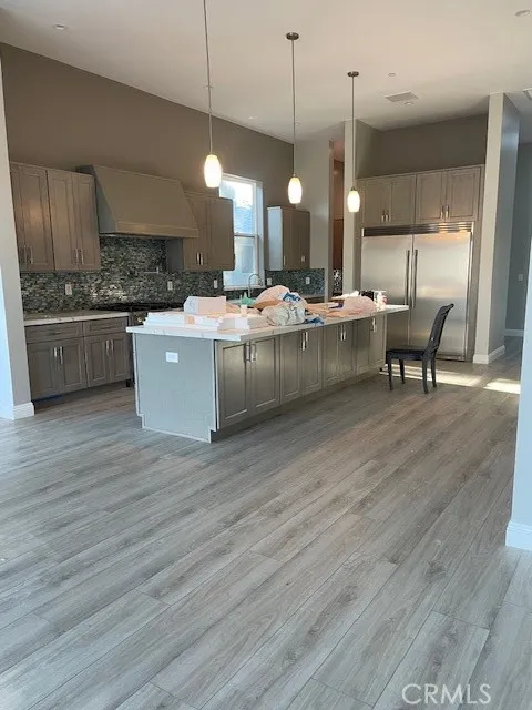 22520 Clarendon Woodland Hills, CA 91367