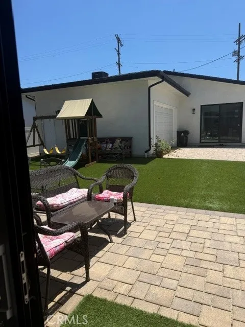 22520 Clarendon Woodland Hills, CA 91367